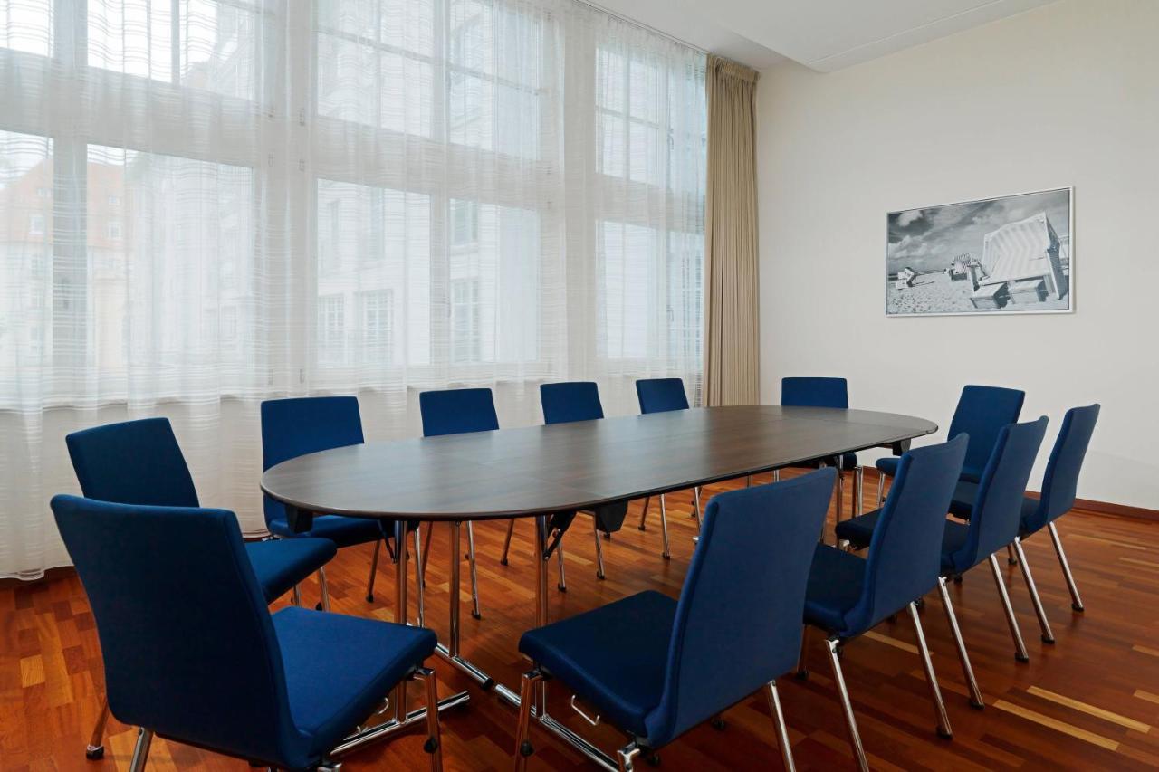 Sheraton Sopot Hotel Luaran gambar The boardroom of the University of Iceland.
