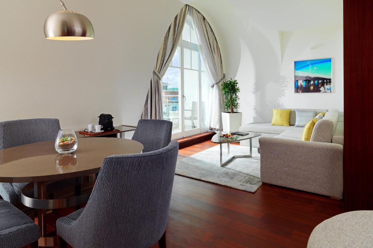 Sheraton Sopot Hotel Luaran gambar A staged living room
